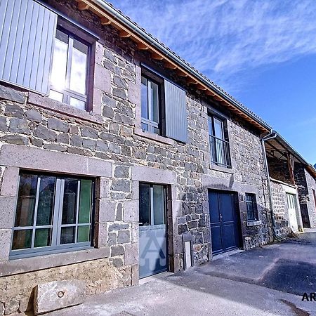 Gite Des Pierres Bleues Saint-Genès-Champanelle Kültér fotó