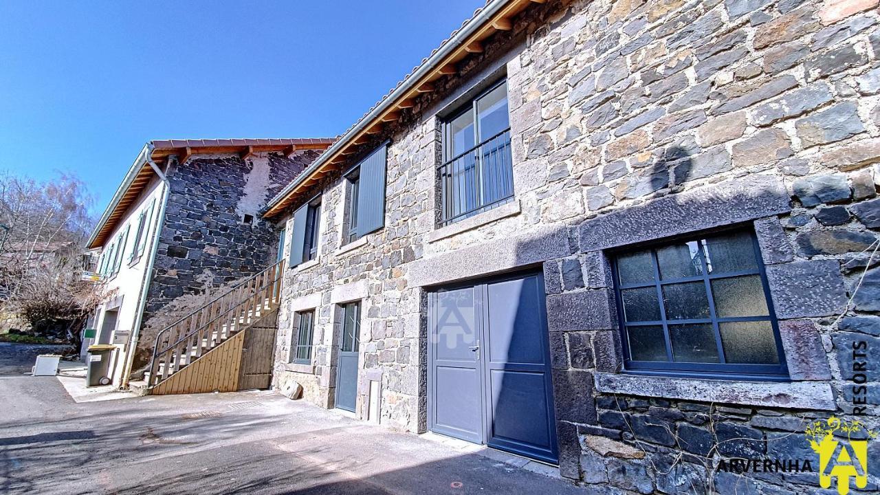 Gite Des Pierres Bleues Saint-Genès-Champanelle Kültér fotó